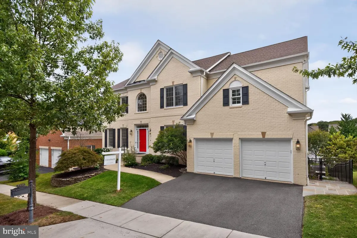 210 Long Trail Ln, Rockville, MD 20850 - #1