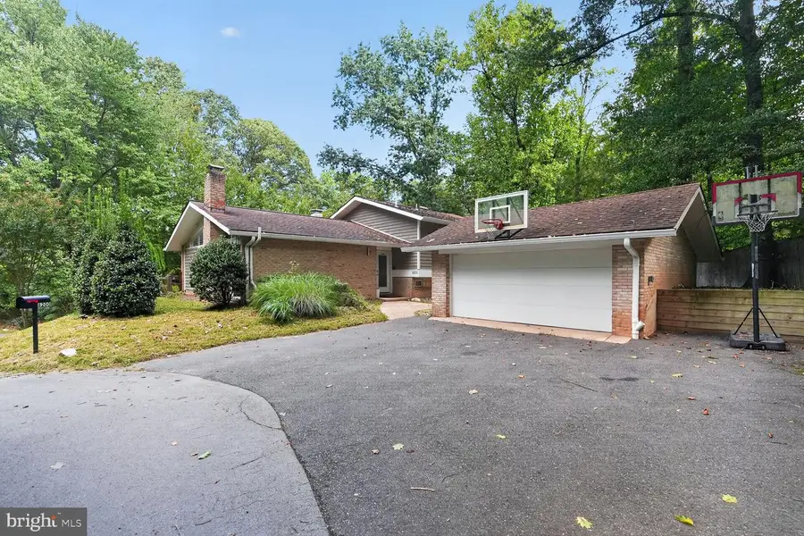 8200 Stone Trail Dr, Bethesda, MD 20817 - #2