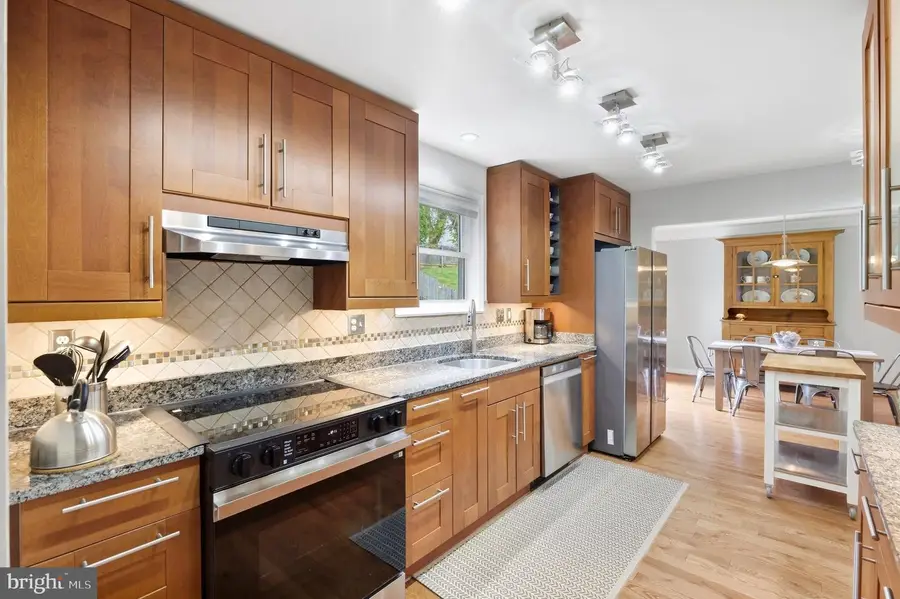 15 Grovepoint Ct, Potomac, MD 20854 - #3