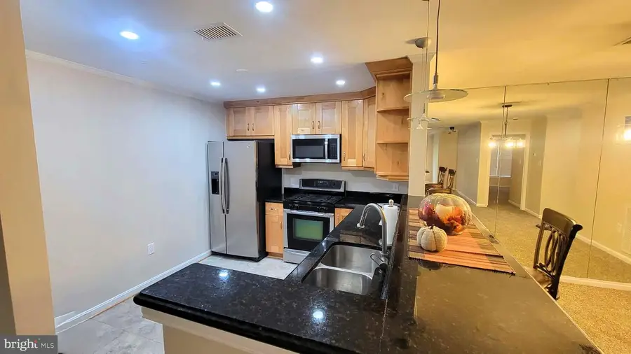20404 Shore Harbour Dr #3-b, Germantown, MD 20874 - #3
