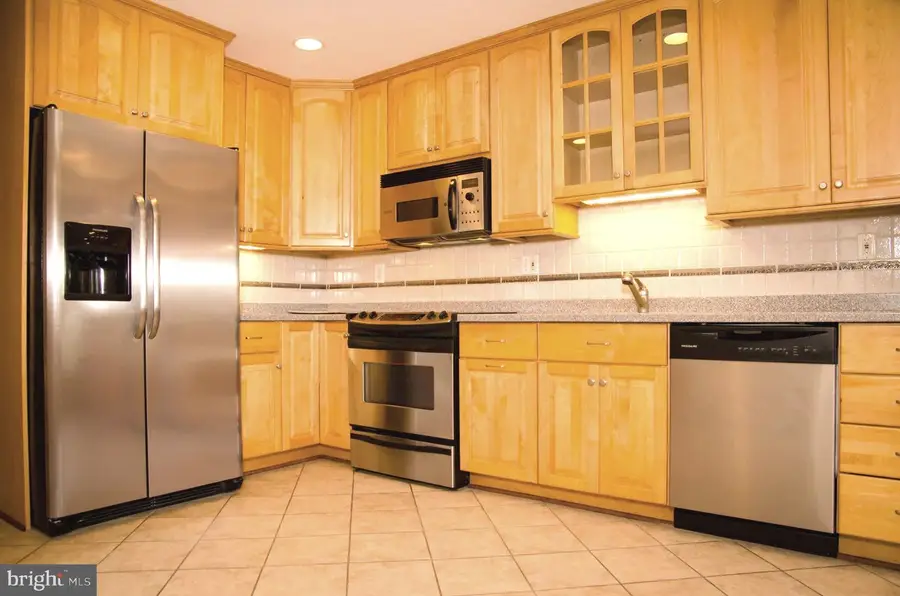 9424 Chatteroy Pl, Montgomery Village, MD 20886 - #3