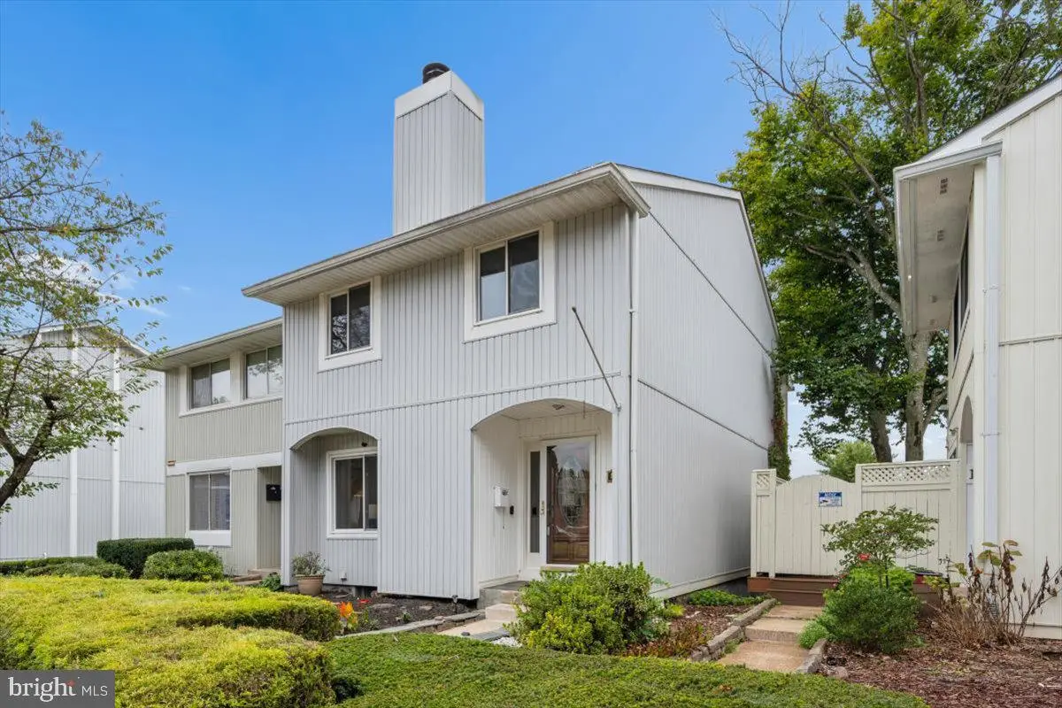 18527 Eagles Roost Dr, Germantown, MD 20874 - #1