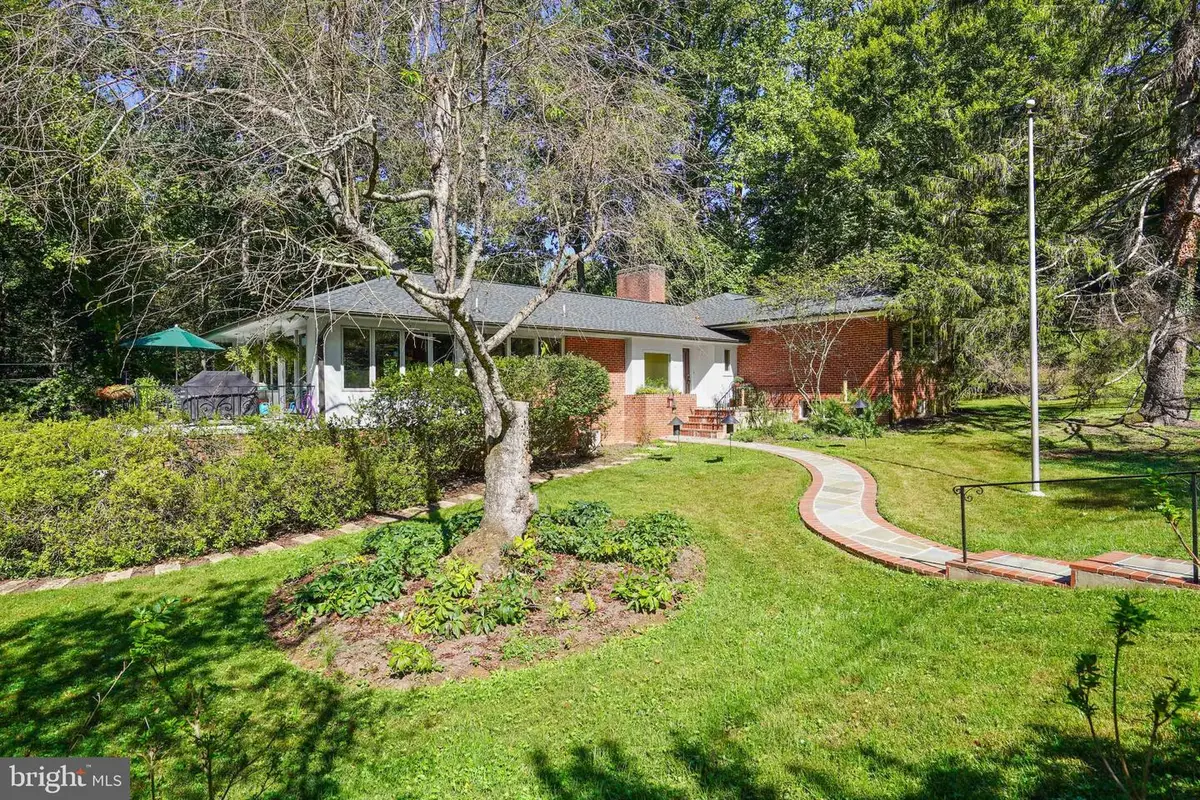 9233 Farnsworth Dr, Potomac, MD 20854 - #1