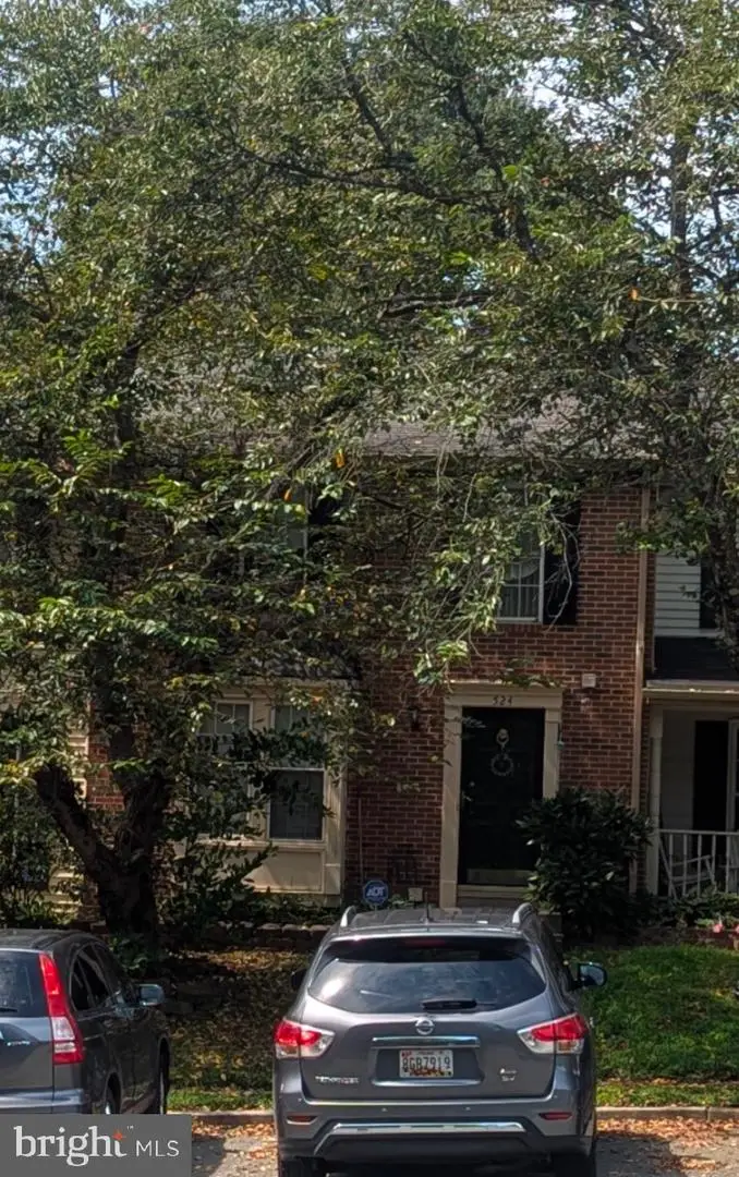 524 Coral Reef Dr, Gaithersburg, MD 20878 - #1
