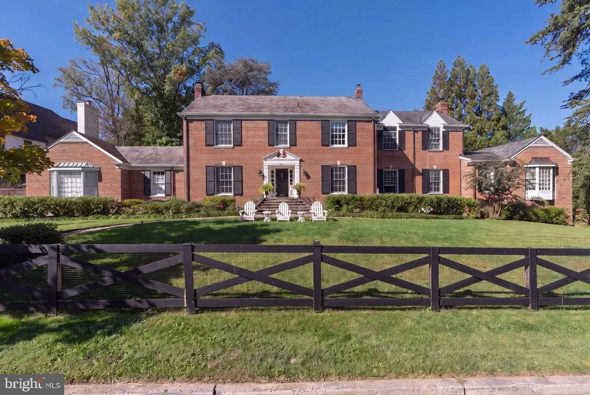 6928 Barrett Ln, Bethesda, MD 20814 - #1