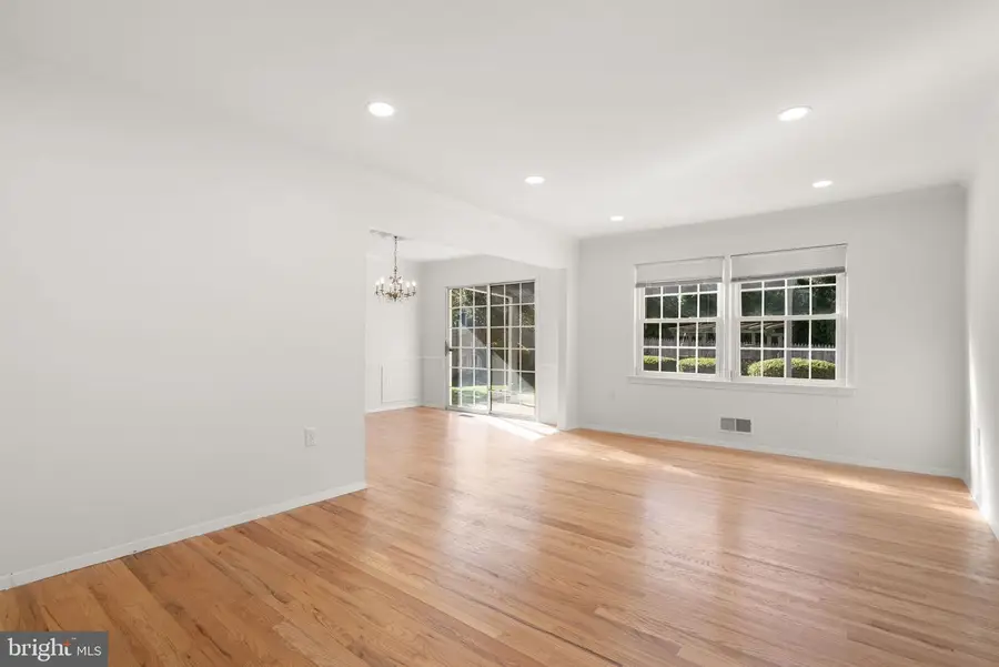 14712 Waterway Dr, Rockville, MD 20853 - #3