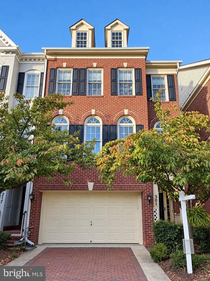 301 Oak Knoll Ter, Rockville, MD 20850 - #1