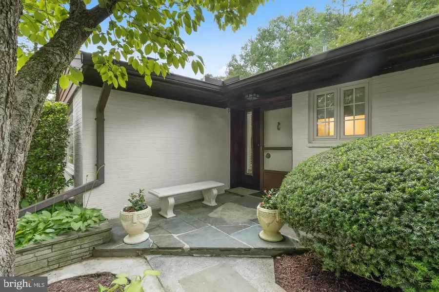 5512 Uppingham St, Chevy Chase, MD 20815 - #3