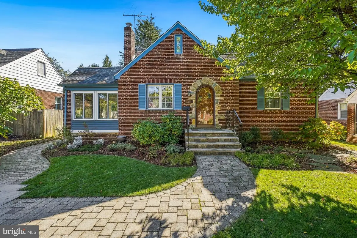 9919 Rogart Rd, Silver Spring, MD 20901 - #1