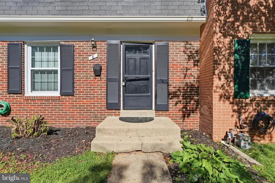6 Kirkfield Ct, Rockville, MD 20850 - #2