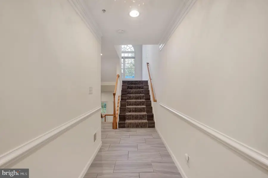 401 Oak Knoll Ter, Rockville, MD 20850 - #2