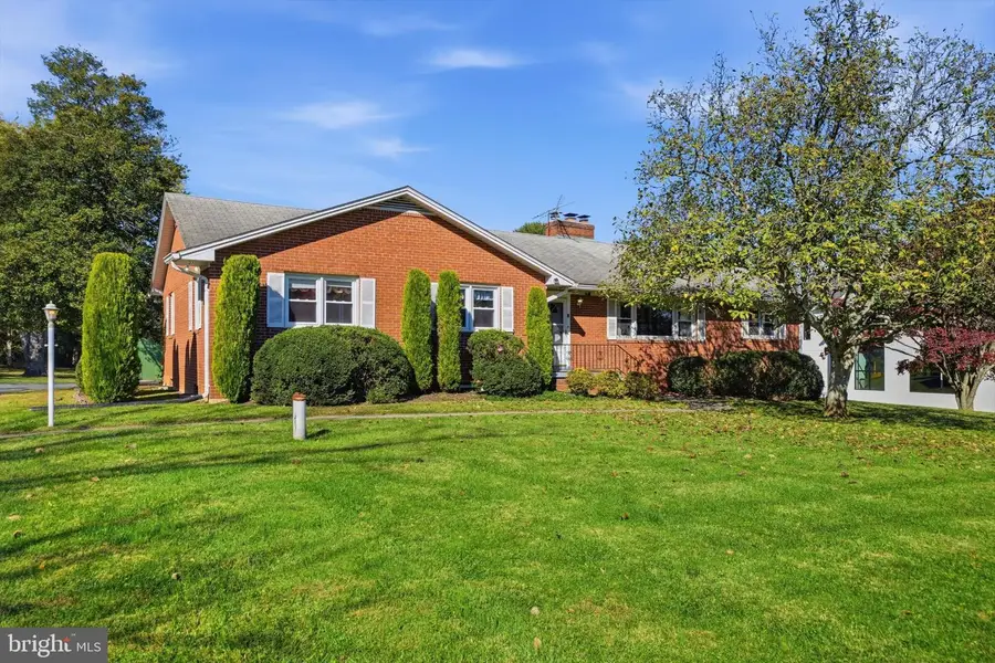 14208 Marian Dr, Rockville, MD 20850 - #2