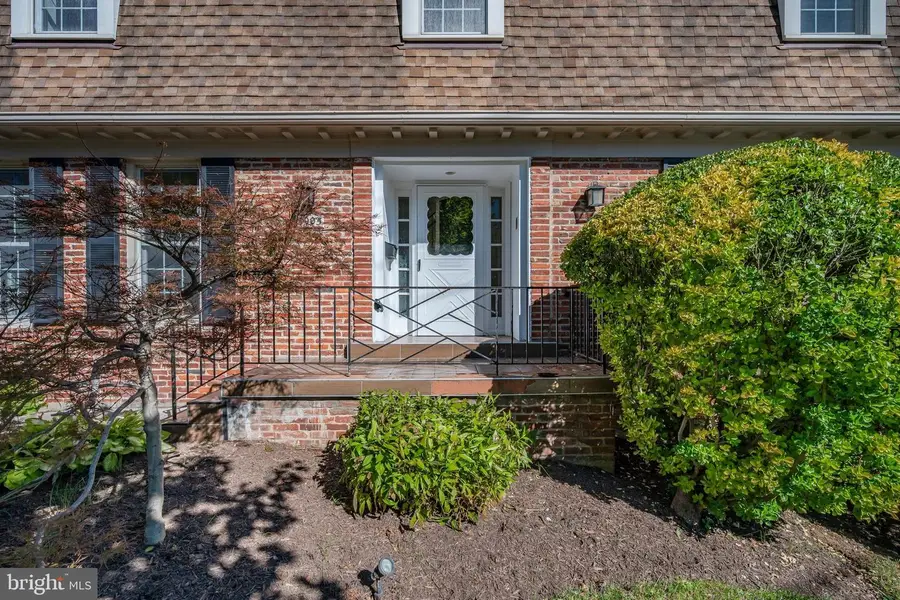 4905 W Cedar Ln, Bethesda, MD 20814 - #3