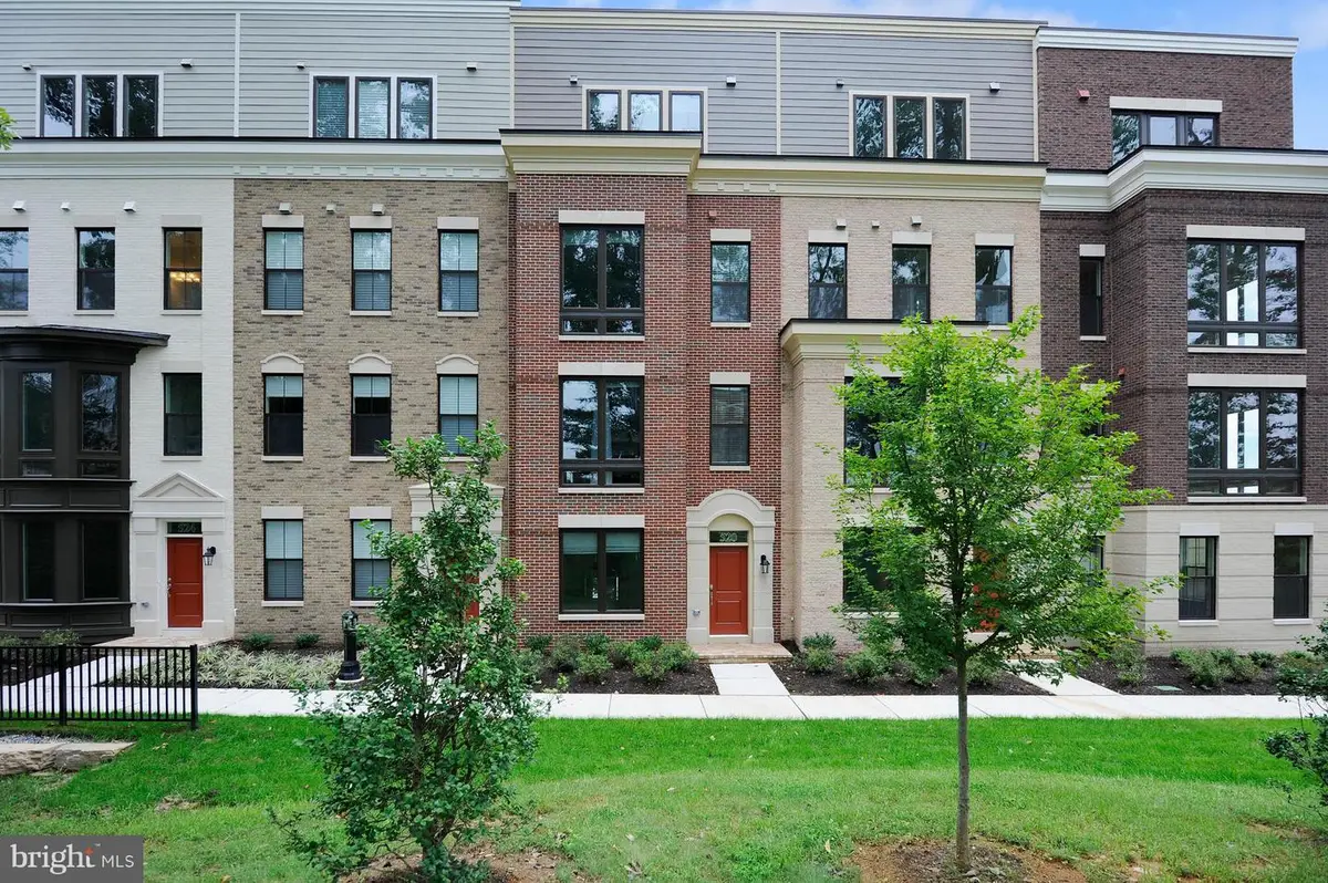 520 Harborview Dr, Oxon Hill, MD 20745 - Image #1