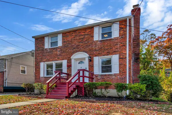 4822 Woodlawn Dr, HYATTSVILLE, MD 20784