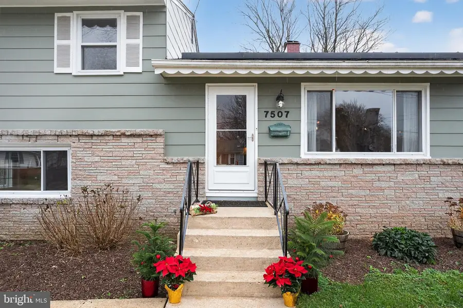 7507 Dover Ln, Lanham, MD 20706 - #2