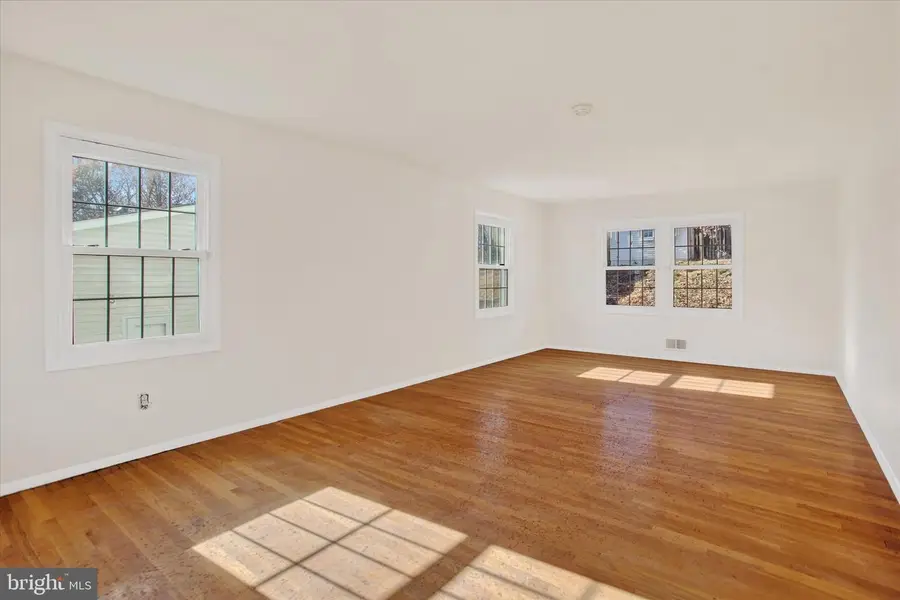 5409 Woodland Ct, Oxon Hill, MD 20745 - Image #2