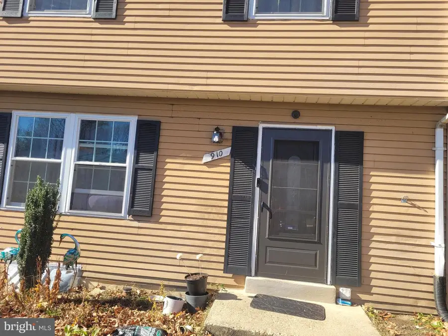 910 Portia Ct, Landover, MD 20785 - Image #2