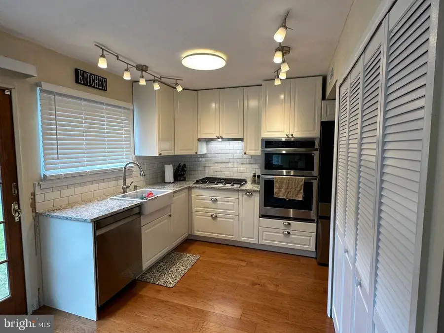 15907 Peach Walker Dr, Bowie, MD 20716 - Image #2