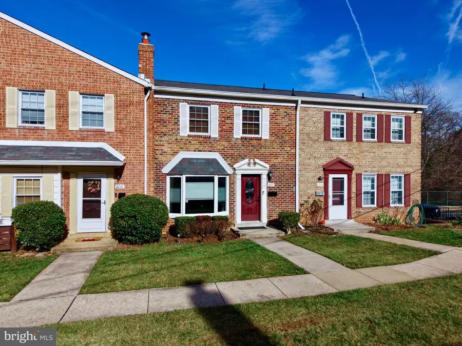 8012 Lakecrest Dr, Greenbelt, MD 20770 - #2