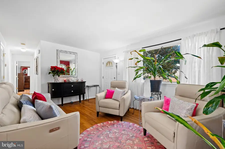 8900 Townsend Ln, Clinton, MD 20735 - Image #2