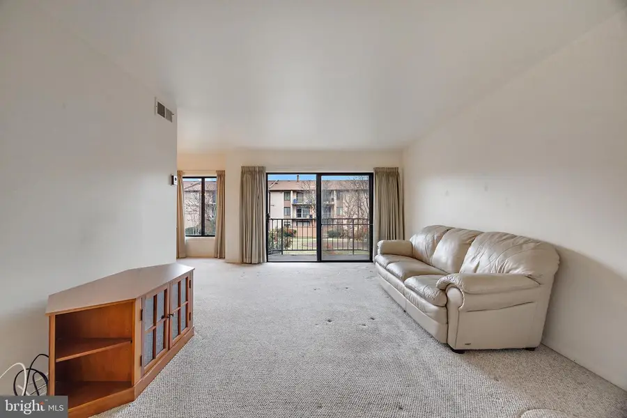 6952 Hanover Pkwy #2 (#200), Greenbelt, MD 20770 - Image #2