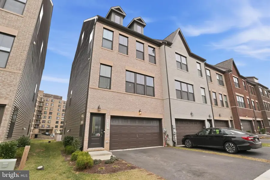 3537 Stella Blue Dr, Hyattsville, MD 20782 - Image #2