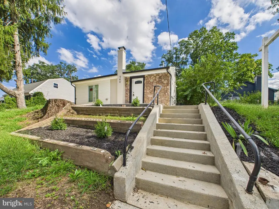 944 Balboa Ave, Capitol Heights, MD 20743 - #2