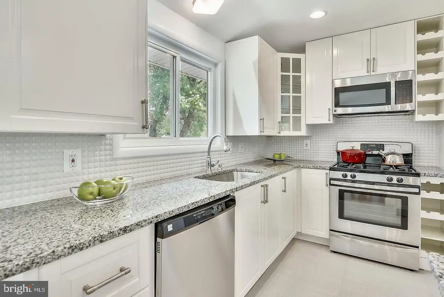 7422 Dominion Dr, Oxon Hill, MD 20745 - Image #2