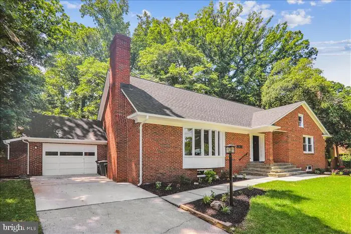 3923 Commander Dr, Hyattsville, MD 20782 - #1