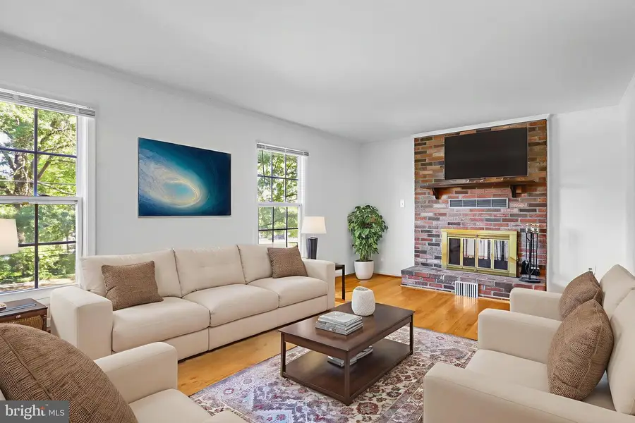 6935 Pineway, University Park, MD 20782 - Image #2