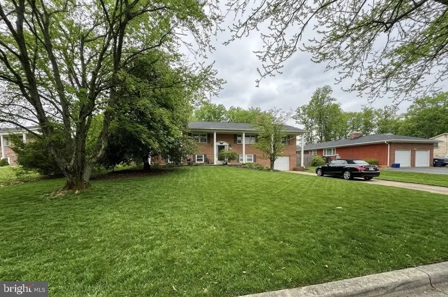 6807 Robinia Rd, Temple Hills, MD 20748 - #2