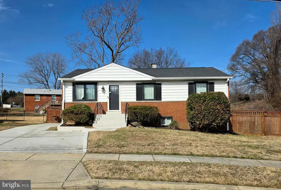 7225 Dominion Dr, Oxon Hill, MD 20745 - #2