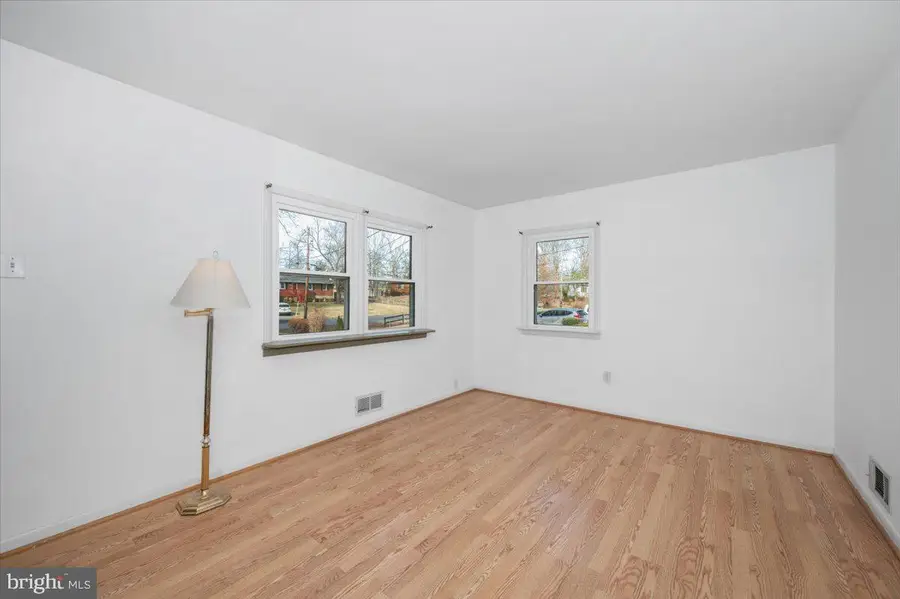 5209 Cochran Rd, Beltsville, MD 20705 - #2