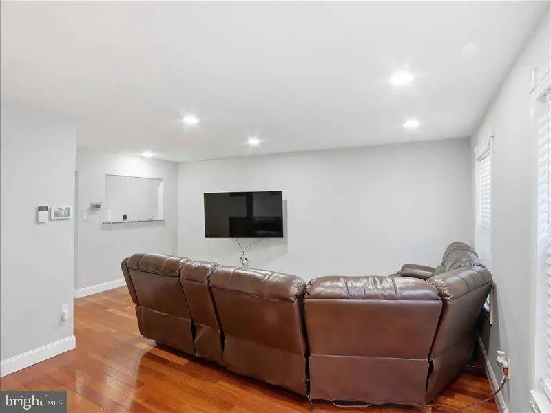 8307 Snowden Oaks Pl, Laurel, MD 20708 - Image #2