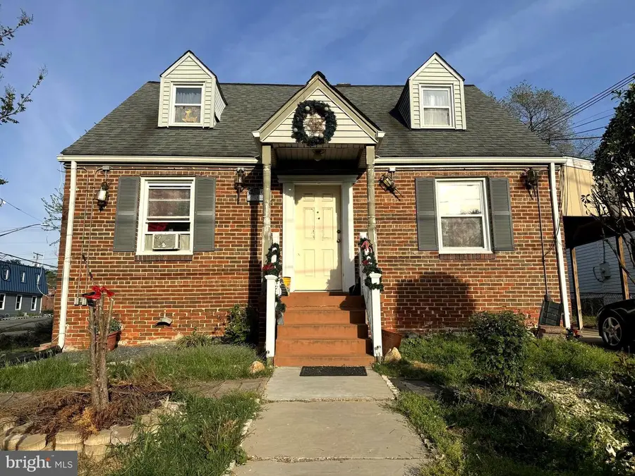 5327 Greenway Dr, Hyattsville, MD 20781 - Image #2