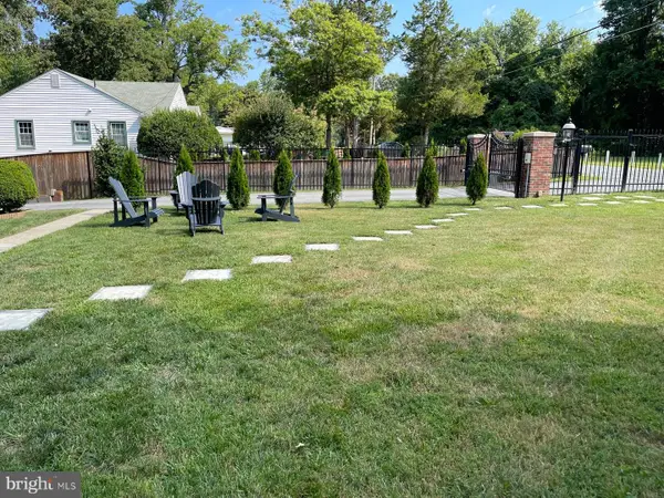 8801 Christina Ln, CLINTON, MD 20735