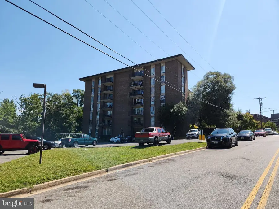 6011 Emerson St #608, Bladensburg, MD 20710 - #3