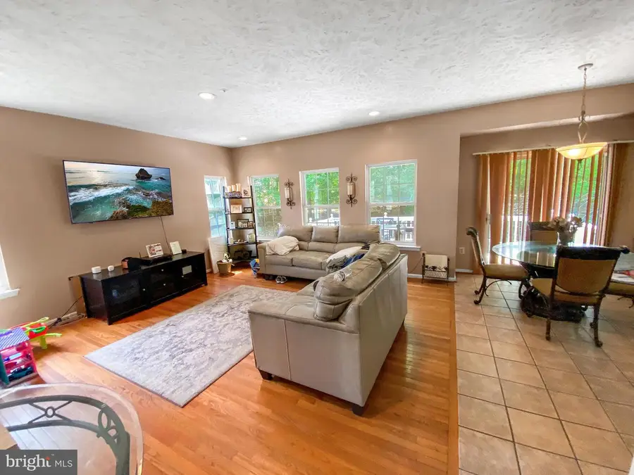 9106 Helmsley Dr, Clinton, MD 20735 - #3