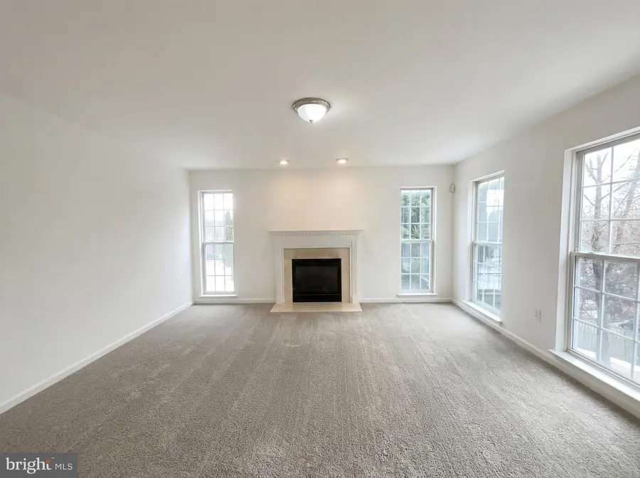 8813 Della Ln, Fort Washington, MD 20744 - #3