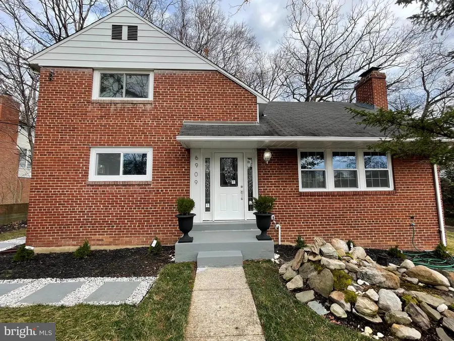 6909 40th, University Park, MD 20782 - #2