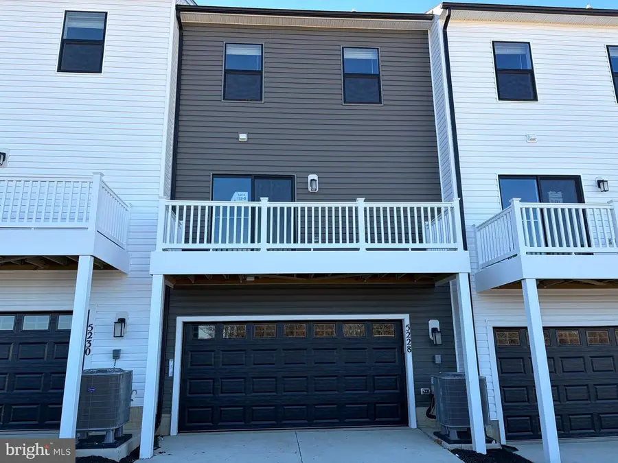 5217 Manor Park Dr, Upper Marlboro, MD 20772 - #2