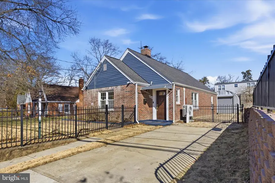 6714 Parkwood St, Hyattsville, MD 20784 - #2