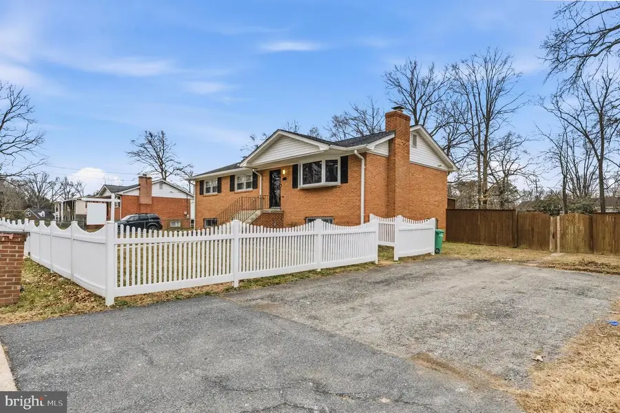 4303 Skyline Dr, Suitland, MD 20746 - #2