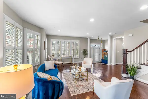 726 River Mist Dr #221, OXON HILL, MD 20745