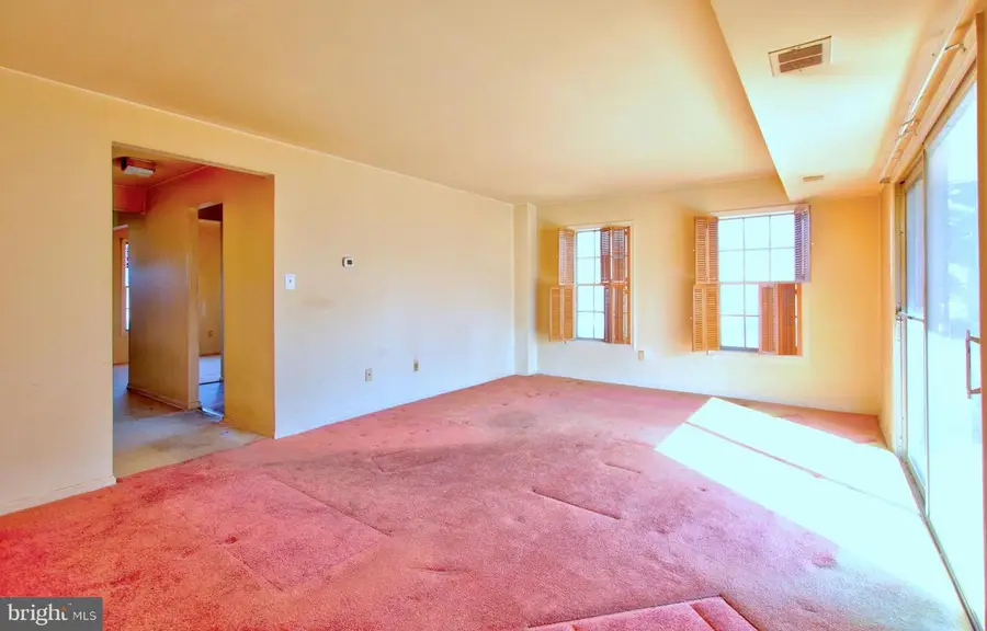 7856 Lakecrest Dr, Greenbelt, MD 20770 - #3