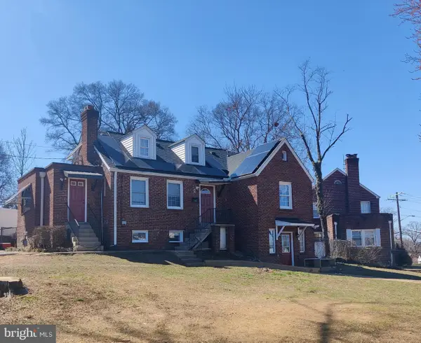 2 Seneca Dr, OXON HILL, MD 20745