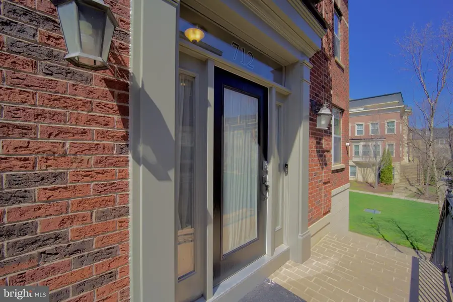 712 Sentry Sq, Oxon Hill, MD 20745 - #3