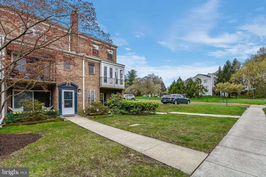 8116 Lakecrest Dr, Greenbelt, MD 20770 - #2