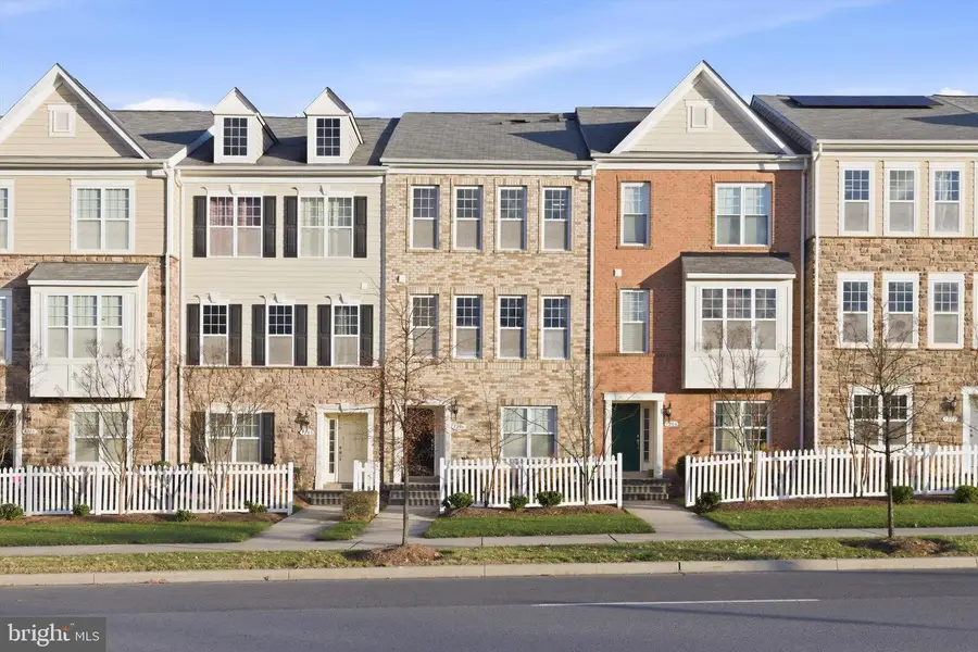 7206 Wood Meadow Way, Lanham, MD 20706 - #2
